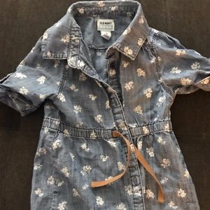 Old navy button up top
